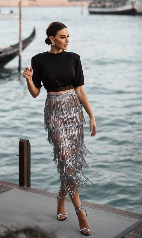 Silver Skirt, Cocktail Outfit, Looks Party, Fashion Fail, فستان سهرة, Night Out Outfit, Mode Inspo, Come And Go, Fashion Mistakes