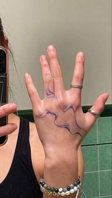 Blue Swirl Tattoo, Hand Swirl Tattoo, Hand Tattoos Wrap Around, Walk In Tattoos Ideas, Oil Tattoo Design, Funky Hand Tattoos, Drippy Tattoos Aesthetic, Flowy Hand Tattoo, Hand Tattoos White Ink