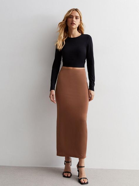 Jersey Midi Skirt, Mum Outfits, Knit Skirt Outfit, Business Casual Skirt, High Waist Midi Skirt, Bulky Sweaters, Skirt And Top Dress, Midi Skirt Outfit, True Winter