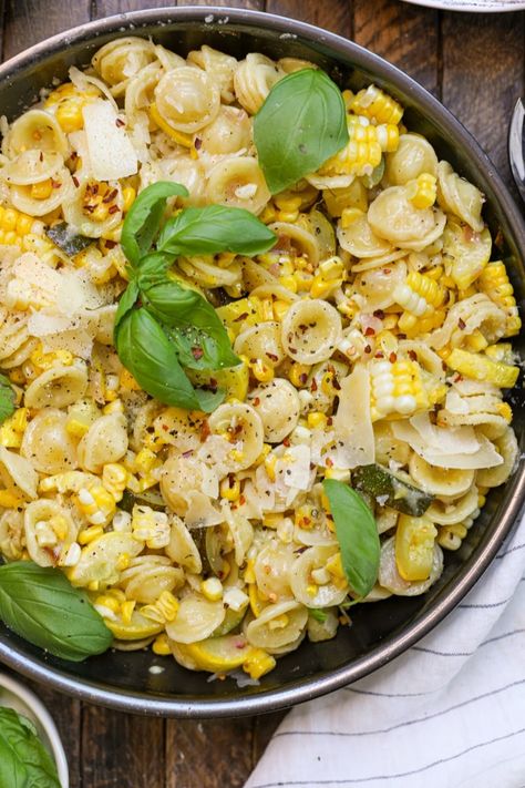 Essen, Dinner Ideas Squash, Summer Corn Pasta Recipes, Corn Zucchini Pasta, Summer Squash And Corn Recipes, Squash Corn Soup, Squash And Zucchini Pasta Recipes, Summer Veggie Pasta Recipes, Corn And Zucchini Pasta