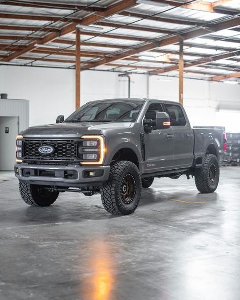 Lifted F250 Super Duty, Daily Driver Cars, Tundra Overland, F 250 Super Duty, Ford F250 Diesel, Lifted Ford Truck, Ford Super Duty Trucks, Truck Ford, Ford F250 Super Duty