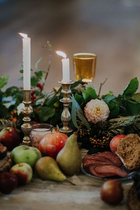 Banquets & Bonfires Autumn Wedding Ideas Fall Neutral Tablescapes, Hobbit Tablescape, Fruit And Vegetable Centerpieces, Fall Harvest Wedding Theme, Fruit Tablescape Wedding, Autumn Wedding Tablescape, Fruit Wedding Table, Fruit Wedding Decor, Autumnal Tablescape