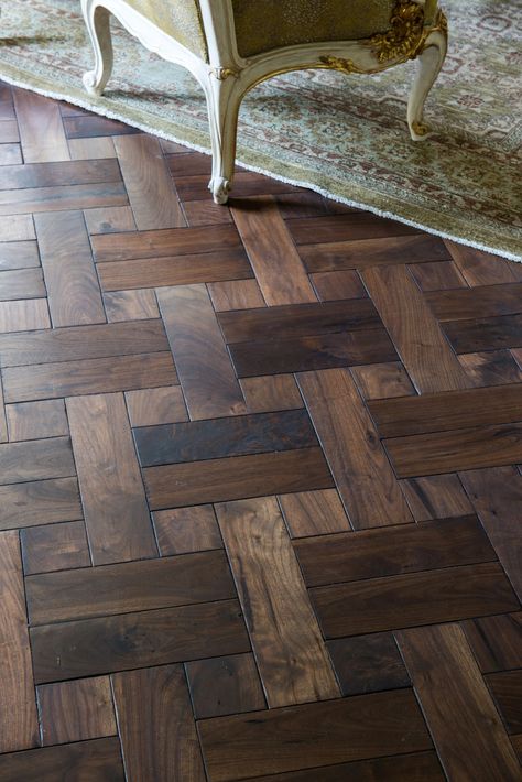 Hardwood Flooring Patterns, Unique Hardwood Floors, Unique Wood Flooring Ideas, Hardwood Floor Design, French Wood Floors, Cottagecore Flooring, Traditional Hardwood Floors, Oak Flooring Living Room, Interior Flooring Ideas