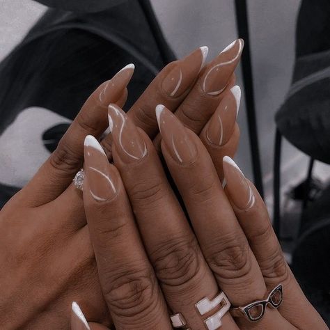 Nails Oval Aesthetic, Oval Minimalist Nails, Almond White Nails With Designs, Clear Nails White Design, Almond Nails With White Design, Aesthetic Nail Designs Almond, Pale Nail Designs, Oval Gel Nails Designs, Long Oval Acrylic Nails