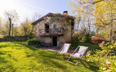 Rural Spain, House With Land, Cottage Core House, Spain House, Holiday Booking, Holiday Arrangement, Rural House, Northern Spain, Cottage Life