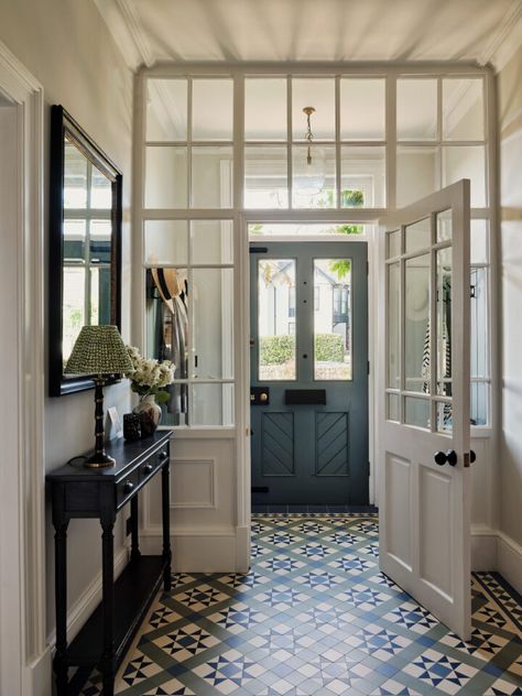 Victorian Hallway, Entryway Flooring, Tiled Hallway, Beautiful Entryways, Edwardian House, Hallway Designs, Tile Flooring, Hus Inspiration, Entry Way