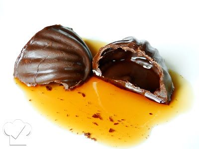 Liquor Candy, Alcohol Chocolate, Chocolate Tempering, Boozy Chocolate, Filled Candy, Homemade Liquor, Chocolate Candy Recipes, Chocolate Liquor, Candy Recipes Homemade