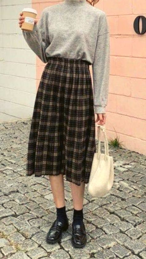 Vintage Grandma Outfits, Grandma Fits Aesthetic, Grandma Style Aesthetic, Vintage Teacher Aesthetic, Grandma Core Aesthetic Outfits, Granny Aesthetic Outfits, Trad Wife Aesthetic Outfits, Grandma Fashion Aesthetic, Grandma Clothes Aesthetic