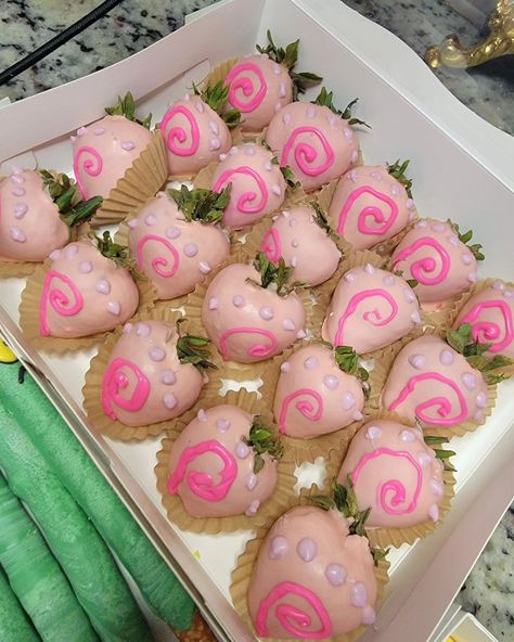 Spongebob party treats for a family member! Shoutout to my 13yr old for helping me with the Gary's 🥰 #spongebob #spongebobsquarepants #spongebobtreats #spongebobparty #garythesnail #partytreats Sweet 16 Spongebob Theme, 25 Years Later Spongebob Birthday, Spongebob Charcuterie Board, Spongebob Wedding Theme, Spongebob Birthday Decor, Spongebob Themed Drinks, Spongebob Desserts, Spongebob Graduation Party, Spongebob Baby Shower Ideas