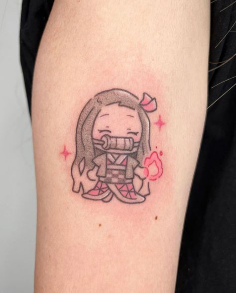 Tattoo by @pigeonpokes_ on Instagram, who is based in Singapore. Demon Slayer Tattoo Ideas Minimalist, Nezuko Tattoo Ideas, Nezuko Tattoo Design, Chibi Tattoo, Demon Slayer Tattoo Ideas, Cute Nezuko, Demon Slayer Tattoo, Tattoo Japan, Tattoos 2023