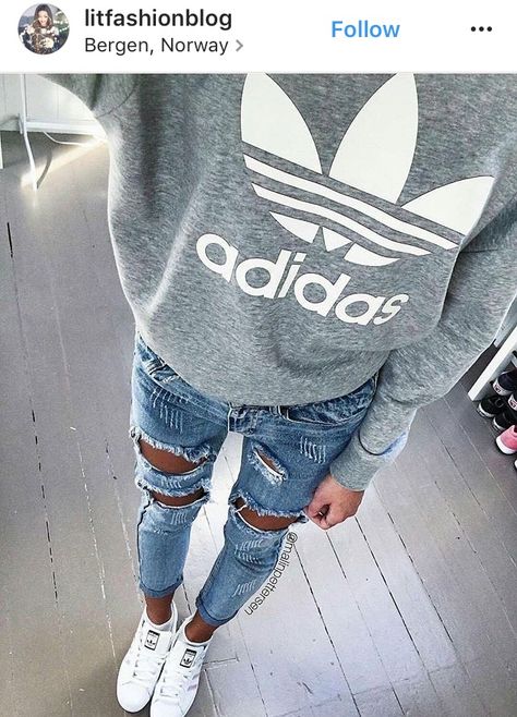 Adidas Clothes, Vetements Shoes, Look Adidas, 80’s Fashion, Adidas Shoes Women, School Clothes, Cooler Look, Adidas Outfit, Hooded Top