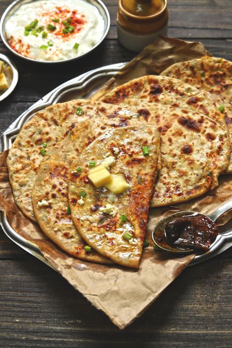 This paneer paratha is packed with the freshness of spring onion. Spring Onion Paratha, Paneer Naan, Onion Paratha, Cooking With Ghee, Savoury Pancakes, Paneer Paratha, Super Easy Breakfast, Lunch Recipes Indian, Vegetarian Recipes Lunch