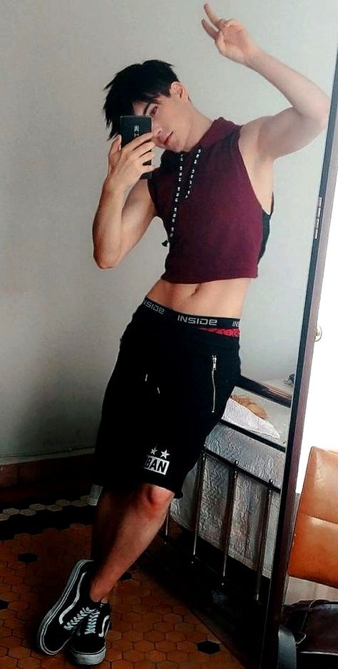 Inside Men Wearing Crop Tops, Man In Crop Top, Trans Male Outfits, Crop Top Hombre, Boy In Crop Top, Androgynous Asian, Hot Male Outfits, Androgynous Fashion Male, Male Crop Top Outfits