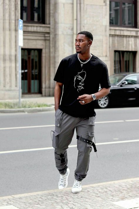 What To Wear With Black Cargo Pants, Street Wear Poses, Cargo Outfit Men, Mens Street Wear, Reece King, Black Men Fashion Casual, Black Men Fashion Swag, Black Men Street Fashion, Men Street Fashion