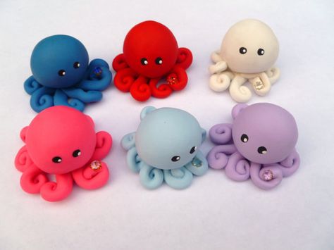 Gemstone octopi (octopi? Octopuses? Octopeople?) Crea Fimo, Jumping Clay, Tanah Liat, Polymer Clay Animals, Clay Figurine, Clay Animals, Clay Miniatures, Cute Clay, Fimo Clay