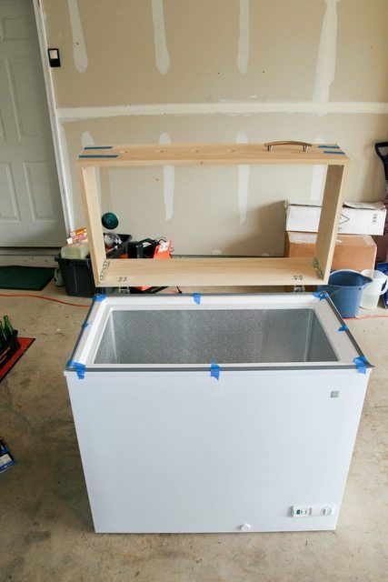 Diy Beer Tap, Keezer Ideas, Diy Kegerator, Beer Keg Ideas, Liquor Dispenser Diy, Beer Safe, Kegerator Diy, Keezer Build, Trailer Business