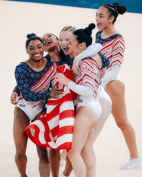 Women’s Gymnastics Olympic Gold Medalists 🇺🇸 Team Usa Gymnastics, Paris Olympics 2024, Gymnastics Room, Gymnastics Stretches, Gymnastics Hair, Olympics 2024, Gymnastics Team, Acrobatic Gymnastics, Gymnastics Photography