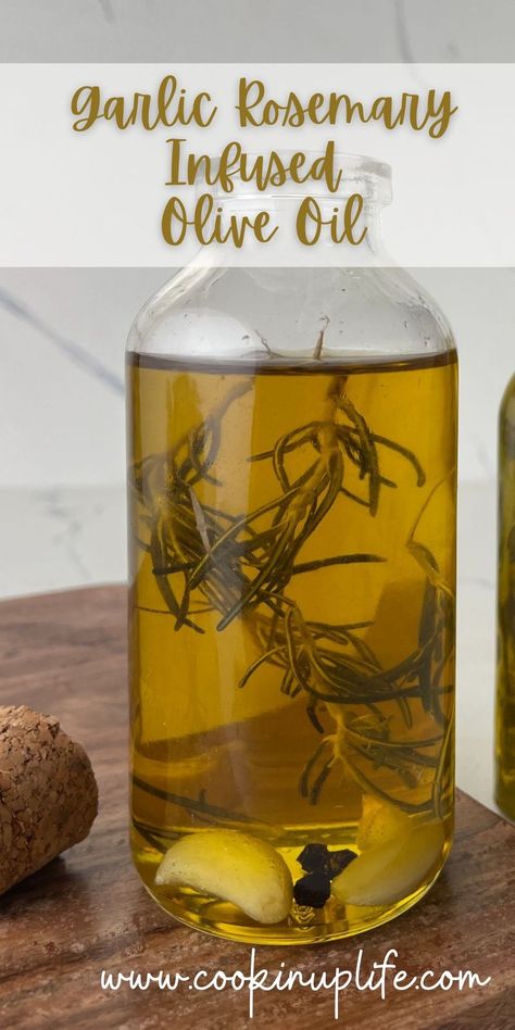 Homemade Garlic Infused Olive Oil, Rosemary Garlic Olive Oil, Homemade Flavored Olive Oil, Infused Oil Recipes Cooking, Uses For Fresh Rosemary, What To Do With Fresh Rosemary, Olive Oil Bottle Ideas, Levo Recipes, Infused Olive Oil Recipes