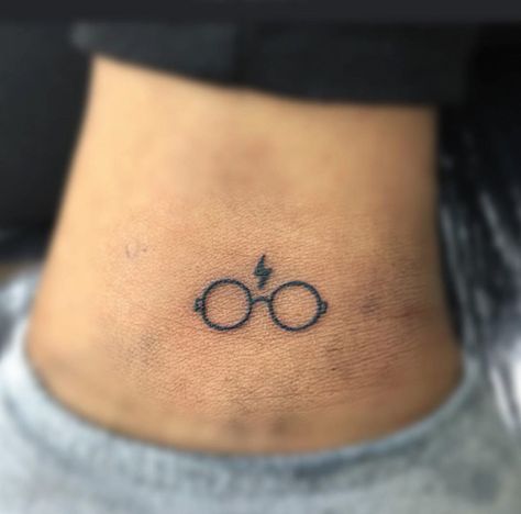 Minimalist Harry Potter Tattoo Citate Harry Potter, Hp Tattoo, Tattoo Diy, Tato Henna, Shape Tattoo, Harry Potter Tattoos, Harry Potter Tattoo, Cat Tattoos, Disney Tattoo