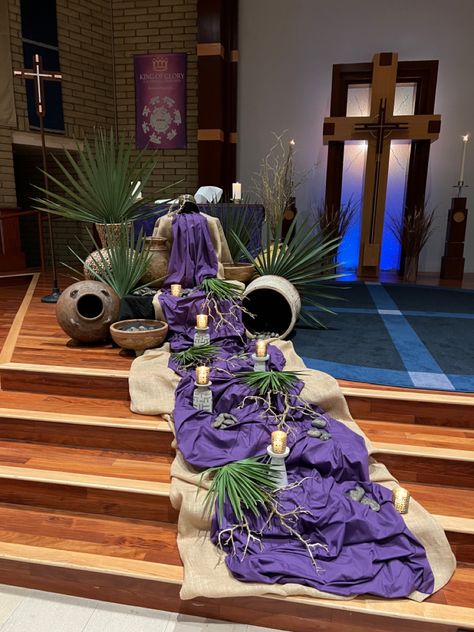 Easter Altar Decorations, Easter Church Flowers, Lent Decorations For Church, Palm Sunday Decorations, Church Altar Decorations, Easter Board, Altar Design, Church Easter Decorations, Easter Decorations Ideas