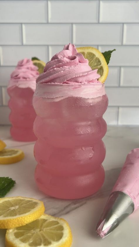 Low Sugar Whipped Pink Lemonade! Pink Strawberry Lemonade, Yoghurt Bark, Pink Lemonade Recipes, Raspberry Whip, Banana Chia Pudding, Peach Cheesecake, How To Make Pink, Strawberry Nutella, Pink Snacks