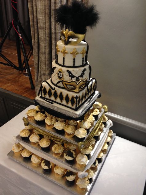 30th Birthday Masquerade Party Ideas, Mascarade Cakes Sweet 16, Masquerade Ball Food, Masquerade Ball Cakes Sweet 16, Black And Gold Masquerade Party Decor, Mascarade Cake Ideas, Masquerade Ball Cupcakes, Black And Gold Masquerade Sweet 16, Masquerade Theme Cake