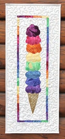 Ice Cream quilt; very cute! Hang it up during summer for a fun reminder of one of summer's many pleasures. Summer Quilted Wall Hangings Patterns Free, Quilted Place Mats Ideas, Seasonal Quilted Wall Hangings, Summer Quilts Ideas, Summer Quilt Patterns, Ice Cream Quilt, Cream Quilt, Small Quilt Projects, Summer Table Runner