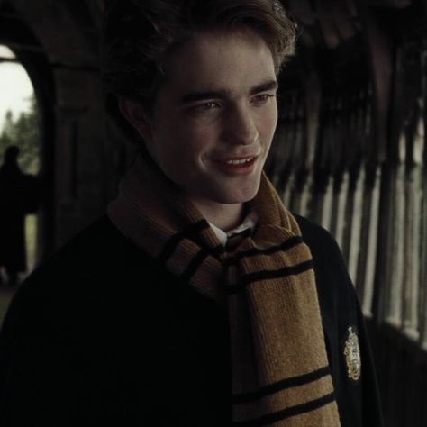 Cedric Diggory Aesthetic, Harry Potter Fanları, Hogwarts Shifting, Shifting To Hogwarts, Robert Pattinson Twilight, Hufflepuff Aesthetic, Harry Potter Wall, Harry Potter Icons, Images Harry Potter