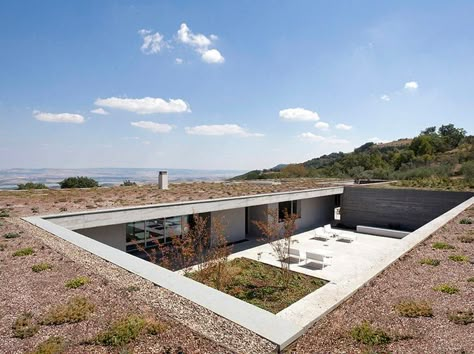 Case Sotterranee, Underground Houses, Earth Sheltered Homes, Underground House, Slope House, Earth Sheltered, Underground Homes, Italian Lakes, Concrete Home