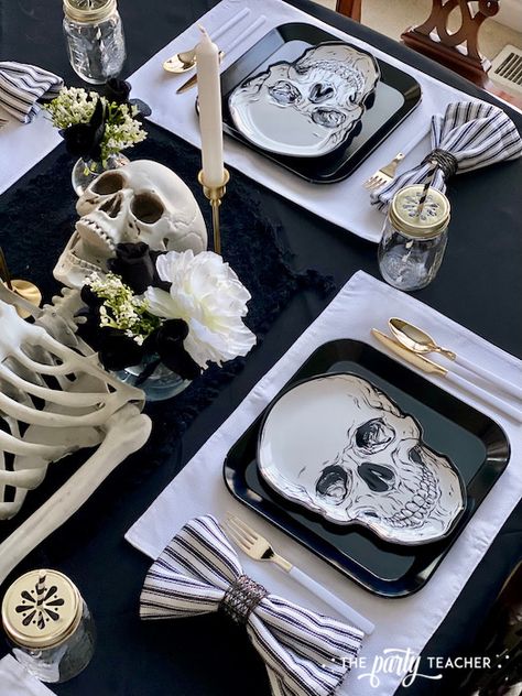 Halloween Skeleton Tablescape - The Party Teacher Skeleton Tablescape, Skull Theme Party, Masculine Tablescape, Boho Halloween Decor, White Halloween Party, Halloween Table Settings, Gothic Theme, Halloween Party Table, Halloween Tablescape