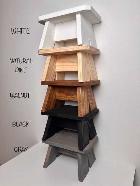 Small Woodworking Projects Bathroom Stool Diy, Wooden Stools Diy, Bunkie Ideas, Small Wooden Bench, Workshop Stool, Small Wooden Stool, Stool Plant Stand, Stool Makeover, Wood Stools