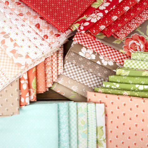 Far Quarter Quilt Patterns, Fat Quarter Bundle Quilt Pattern, What To Make With Fat Quarters, Fat Quarter Baby Quilt Pattern Free, Fat Quarter Friendly Quilt Patterns, Fat Quarter Quilt Pattern Free, Fat Quarter Shop Tutorials, Free Fat Quarter Quilt Patterns, Fat Quarters Baby Quilt