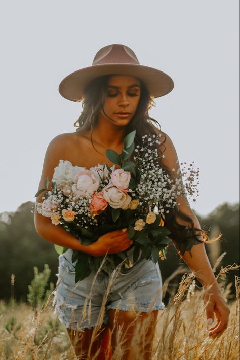 Tumblr Photoshoot, Cowgirl Photoshoot, Fairytale Photoshoot, Beautiful Photoshoot Ideas, Spring Photoshoot, Flower Photoshoot, Fun Photoshoot, Summer Photoshoot, Photography Posing Guide