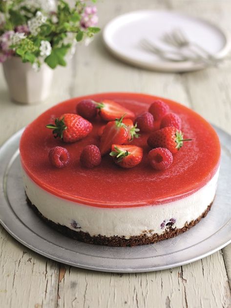 Fresh Berries Recipes, Smooth Cheesecake, Jelly Cheesecake, Seed Granola, Cheesecake Toppings, Berry Cheesecake, Berry Dessert, Strawberry Jelly, Berries Recipes