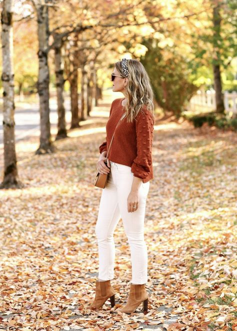 Fall Outfits Women White Jeans, White Jeans Outfit Winter Boots, Fall Outfit With White Pants, White Trousers Outfit Fall, How To Style White Jeans For Fall, Ivory Jeans Outfit Fall, How To Wear Cream Jeans, White Jeans Fall Outfit Work, White Jean Outfits Fall