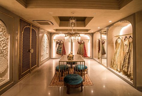 Boutique Interior Design Indian, Boutique Shop Interior, Clothing Boutique Decor, Bridal Shop Interior, Clothing Boutique Interior, Bridal Boutique Interior, Interior Design Indian, Store Shelves Design, Clothing Store Interior