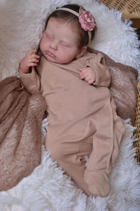 Baby Doll Hair, Newborn Baby Needs, Reborn Toddler Dolls, Baby Doll Toys, Silicone Reborn Babies, Silicone Baby Dolls, Realistic Baby Dolls, Newborn Baby Dolls, Reborn Baby Girl