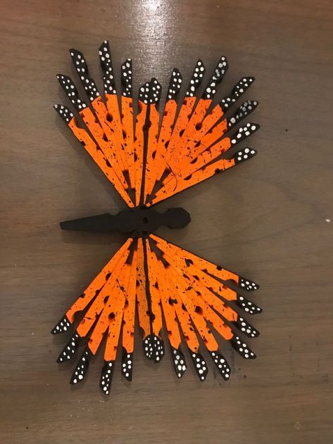 Clothing Pin Crafts, Clothespin Diy Crafts Butterfly, Clothes Pin Butterfly Craft, Clothes Pin Wreaths Diy, Clothes Pin Spring Crafts, Butterfly Clothespin Craft, Close Pin Crafts, Crafts With Clothes Pins, Clothes Pin Decor