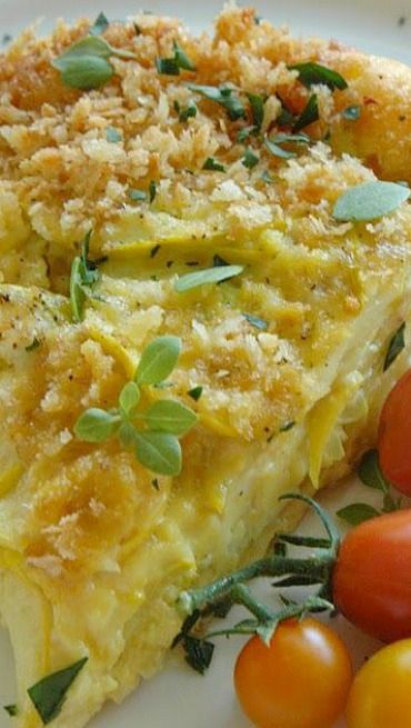 Quiche, Yellow Squash Frittata, Yellow Squash Pie Recipes, Scalloped Squash Recipes, Squash Pie Recipes, Squash Frittata, Large Meals, Breadcrumb Topping, Yellow Squash Casserole