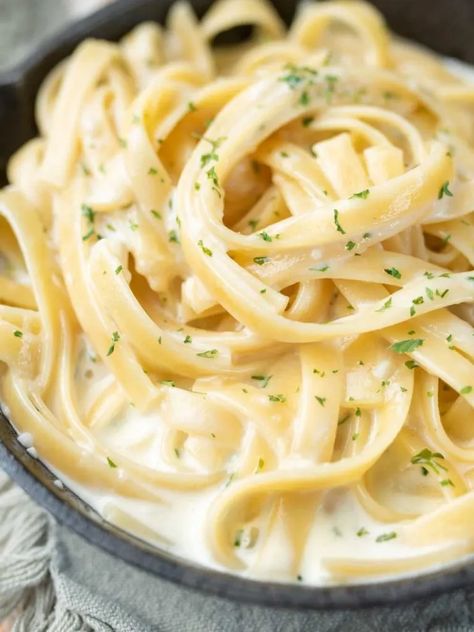 Fettuccine Alfredo Sauce Recipe, Fetuchini Alfredo, Fettuccine Alfredo Sauce, Pasta And Sauce, Keto Alfredo Sauce, Olive Garden Alfredo Sauce, Make Alfredo Sauce, Pastas Recipes, Pasta Recipes Alfredo