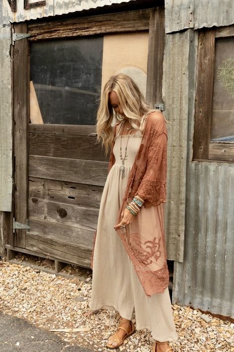 New Boho Style, Boho Elegant Outfit, Outfits With Kimonos, Modern Bohemian Style Clothing, 1960s Fashion Hippie, Boho Kimono Outfit, Boho Kurti, Beach Boho Outfit, Lace Kimono Outfit