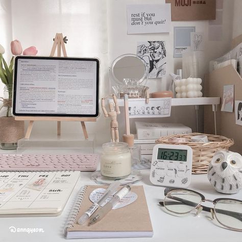 [Ad] 26 Perfect Study Desk Organization Aesthetic Ideas To Check Out This Spring #studydeskorganizationaesthetic Desk Organization Aesthetic, Study Desk Organization, Organization Aesthetic, Desk Organisation, Room Organisation, Study Corner, Study Desk Decor, Study Decor, Desk Inspiration