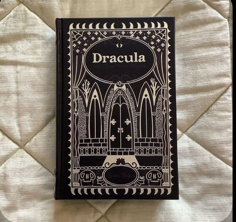 Dracula Aesthetic Book, Dracula Book Aesthetic, Classic Book Aesthetic, Classic Literature Aesthetic, Classic Books Aesthetic, Dracula Book Cover, Pretty Book Covers, Dracula Stoker, Book Cover Aesthetic