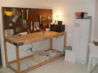 Love this soaping work station! Soap Workshop, She Shed Office, Soap Studio, Candle Workshop, Shed Office, Soap Display, Soap Craft, Bakery Ideas, Making Soap