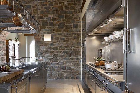 Il Casale | Complete Kitchens Tailor made | Officine Gullo Professional Kitchen At Home, Chef House, Officine Gullo, Italy Kitchen, Restaurant Kitchen Design, Modern Industrial Kitchen, Industrial Kitchen Design, Kitchen Decor Inspiration, Industrial Style Kitchen