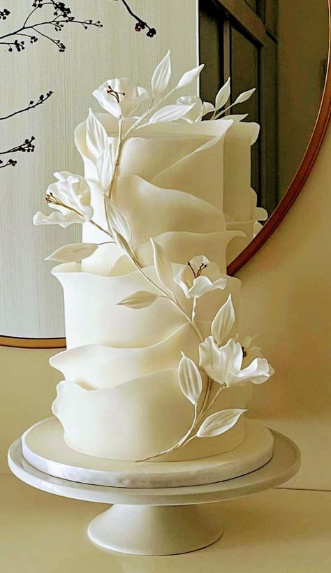 Cake With Flowers, Dream Wedding Decorations, Dream Wedding Cake, Classic Wedding Cake, Engagement Cakes, Modern Wedding Cake, White Wedding Cake, Elegant Wedding Cakes, Dream Wedding Ideas Dresses