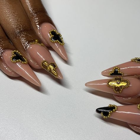 black & gold van cleef nails 🖤 inspired by @chaunlegend link in bio to secure your next nail appointment with me today! 🤍🤍🤍 #vancleefnails #naildesign #explorepagenails #hamiltonnailtech #gtanailtech #missisauganails #burlingtonnails Van Cleef Nails, Gold Van Cleef, Gold Vans, Nail Appointment, Acrylic Toes, Nails Inspired, Acrylic Nails Designs, Short Acrylic Nails Designs, Short Acrylic