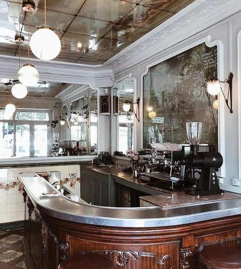 Paris Cafe Interior, Parisian Bistro, Parisian Cafe, Restaurant Paris, Cafe Bistro, Vintage Cafe, Hotel Interior Design, Paris Cafe, French Restaurants