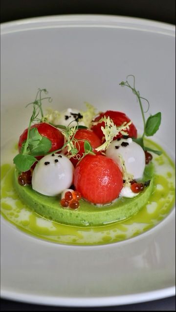 Christian Buenrostro Rodriguez on Instagram: "Caprese salad “Our way” Basil savory sponge, baby Roma tomatoes, bocconcini, balsamic pearls and basil-whey marbled sauce Banquet set menus first course #fsevents . . . #fsabudhabi #fsemployee #mozzarellacheese #buffalomozzarella #caprese #capresesalad #pesto #datterino #datterinotomatoes #tomatoes🍅 #creativechef #creativecheffood #foodphotography #chefblogger #simplistic_food #italianfood #foodie #foodiegram #finedininglovers #finedining #finediningram #finediningfood #finedininglover #chefsplateform #bestchefs_blog #theartofplating #chefs_eye #chefs_battle_show" Fine Dining Mediterranean Food, Starter Fine Dining, Fancy Caprese Salad, Salad Plating, Caprese Salad Plating, Fine Dining Salad Plating, Cheese Course Fine Dining, Salad Plating Ideas, Fine Dining Food