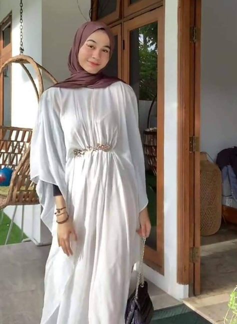 Hijab Outfit Party, Kaftan Dress Modern, Kaftan Lebaran, Kaftan Hijab, Lebaran Outfit, Ootd Lebaran, Kaftan Simple, Eid Outfit Ideas, Model Gamis